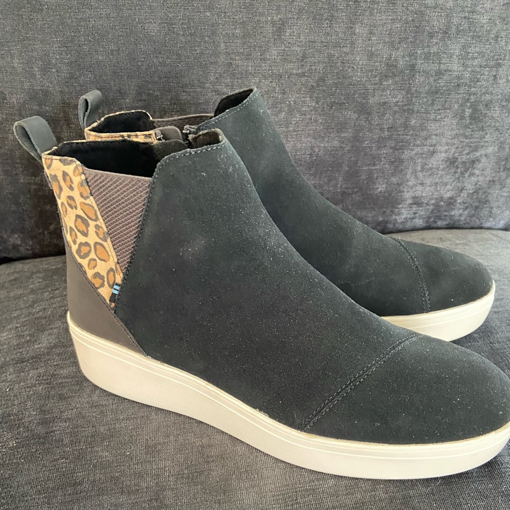 New in box Toms high top shoes animal print and black